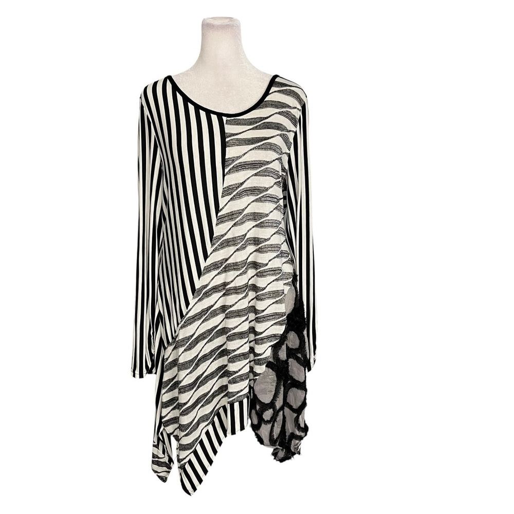 Aster by Firmiana Black White Striped Asymmetrical Hem Tunic Size Medium